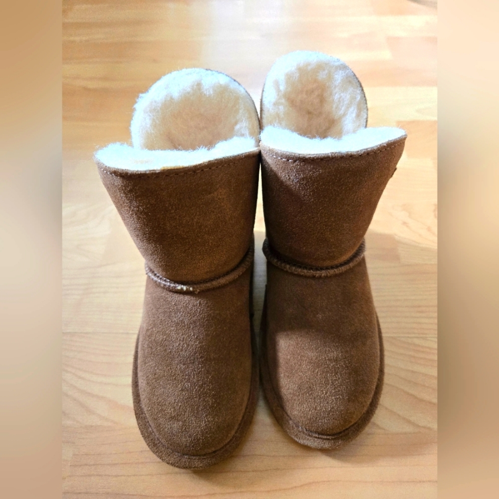 Bearpaw Toddler Size 9 Boots